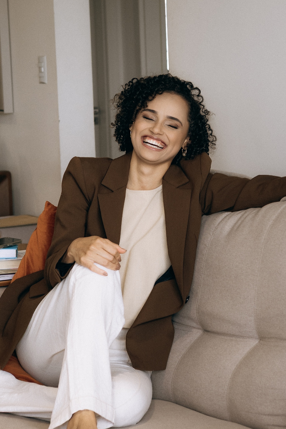 Naiara Souza sorrindo